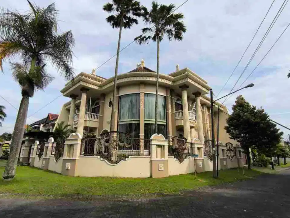 Dijual Rumah Mewah Klasik Full Furnished Di Row Double Way Araya Malang