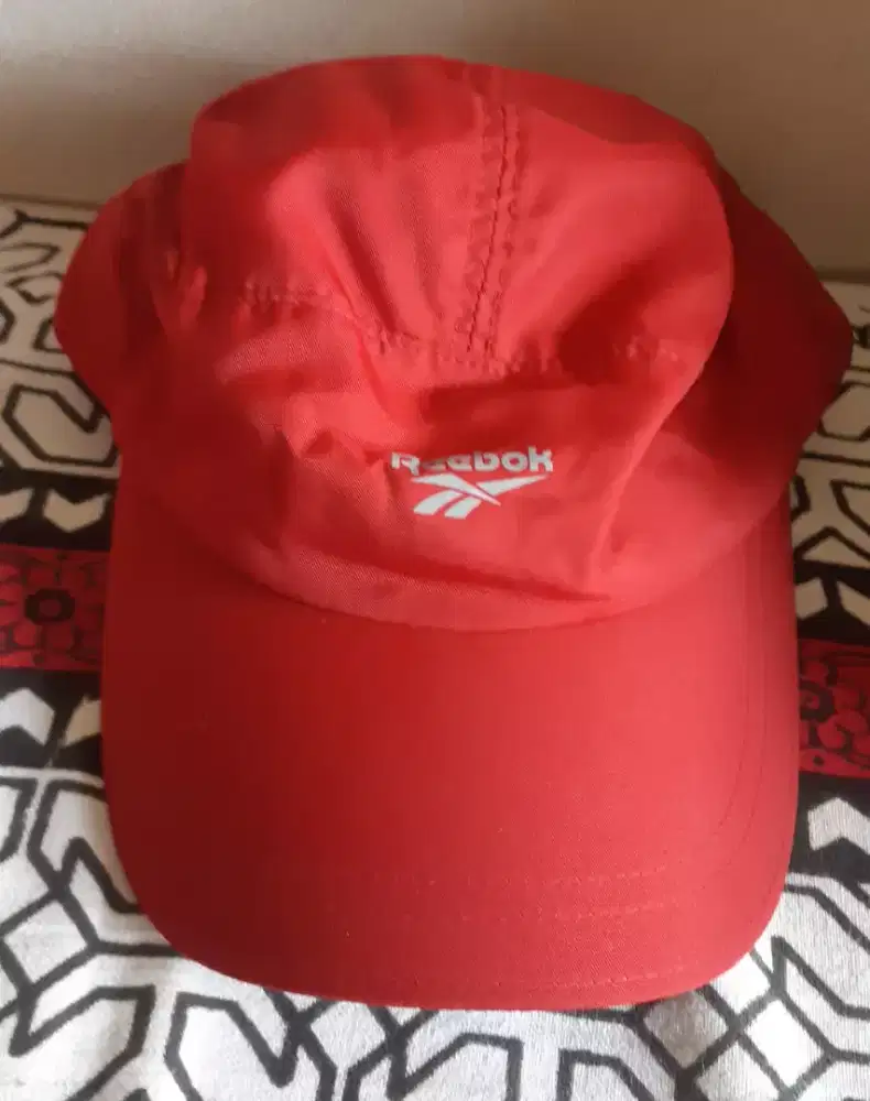 Topi Merah Casual