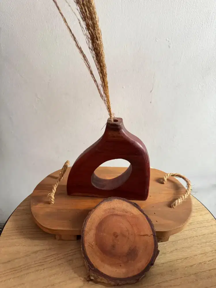 Vas bunga kayu aesthetic