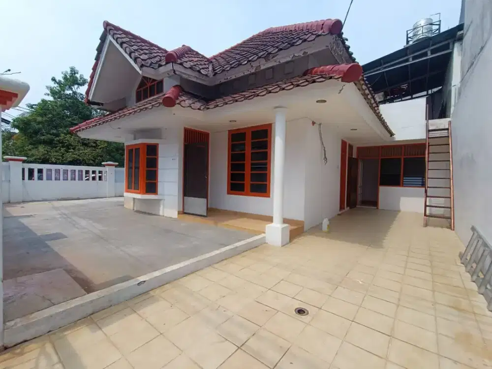 Disewakan Rumah Hoek Citra 3 LT 256m2 Strategis Siap Huni