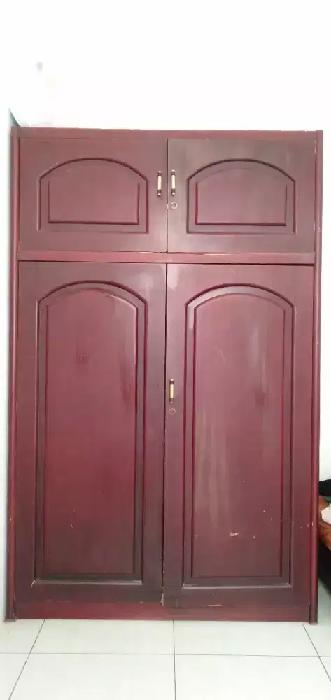 Lemari pakaian 4 pintu
