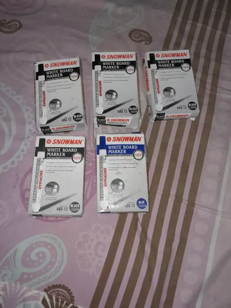 Spidol dan alat sekolah