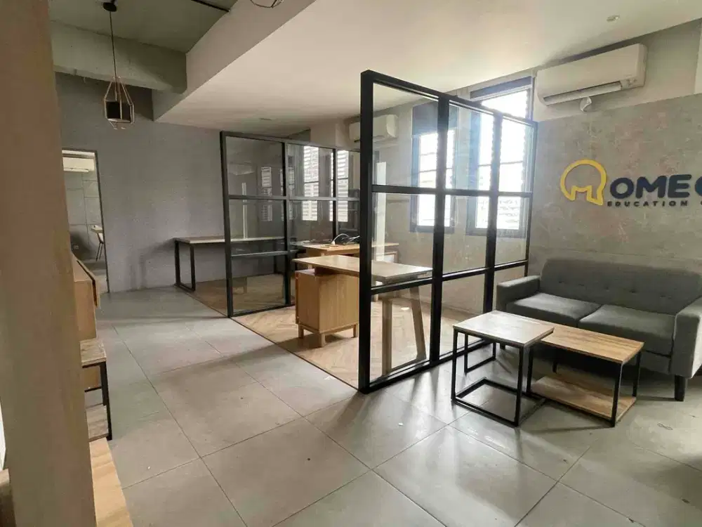 DISEWAKAN RUANG KANTOR FULL FURNISHED DI SENOPATI JAKARTA SELATAN