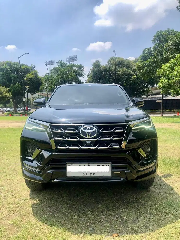 Toyota Fortuner 2.8 VRZ 4x2 A/T Diesel (GR Sport) 2022 Hitam