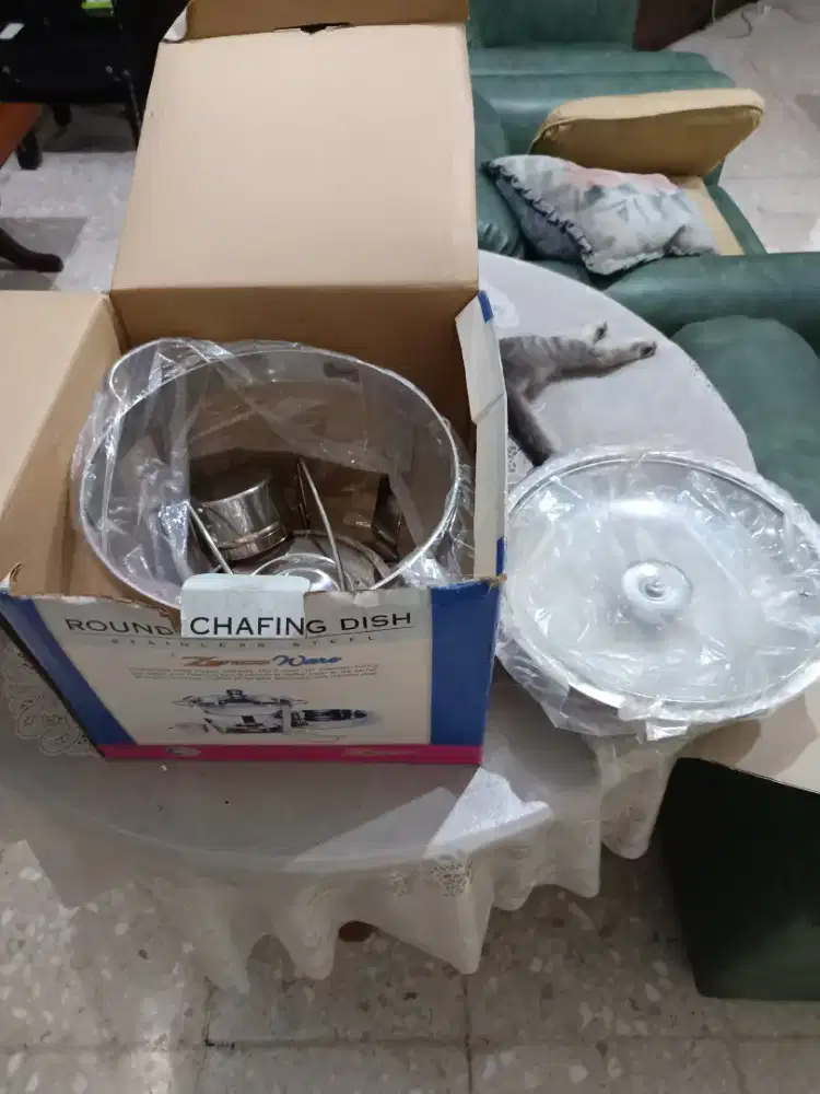 pemanas makanan (chafing dish)