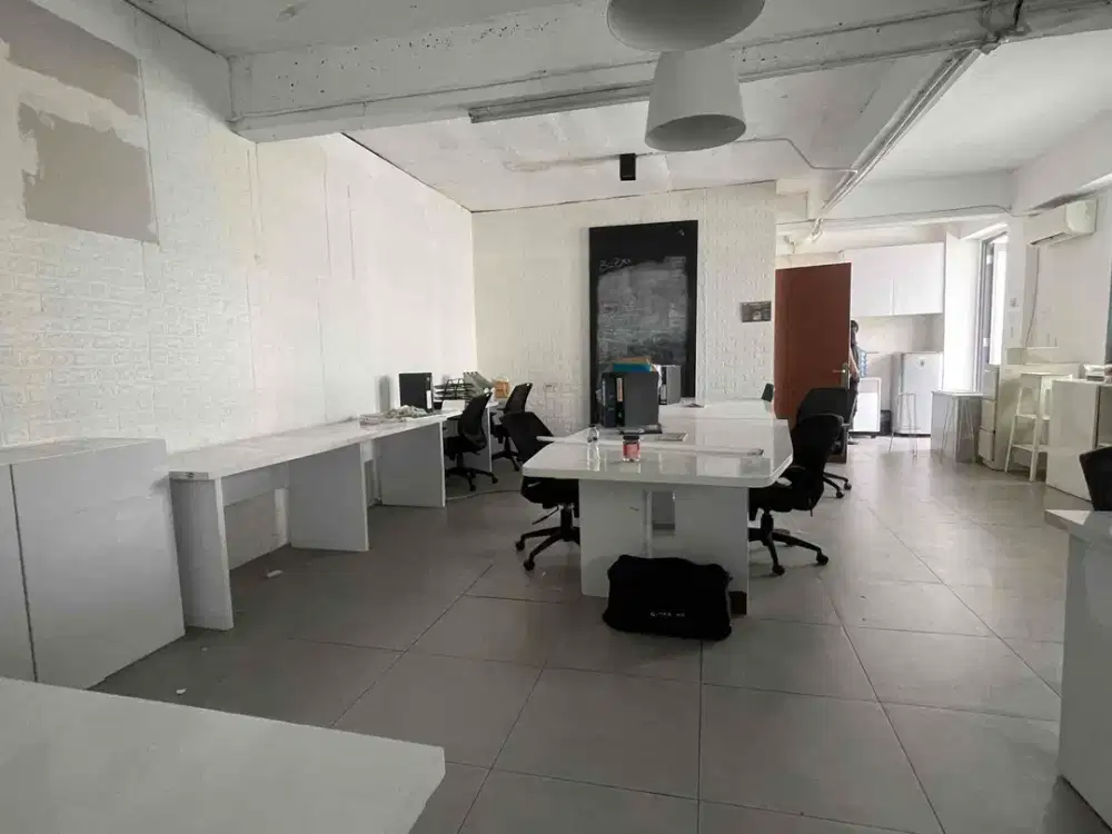 DISEWAKAN! RUANG KANTOR FULL FURNISHED DI SENOPATI JAKARTA SELATAN