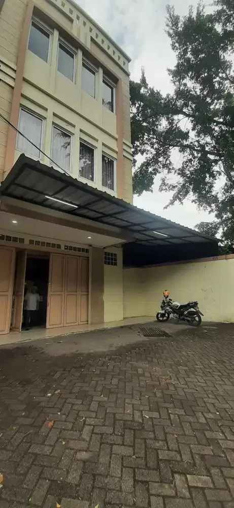 DI JUAL RUKO 3 LANTAI