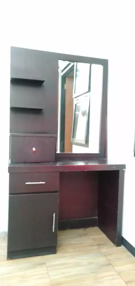 Meja rias kayu bukan hpl