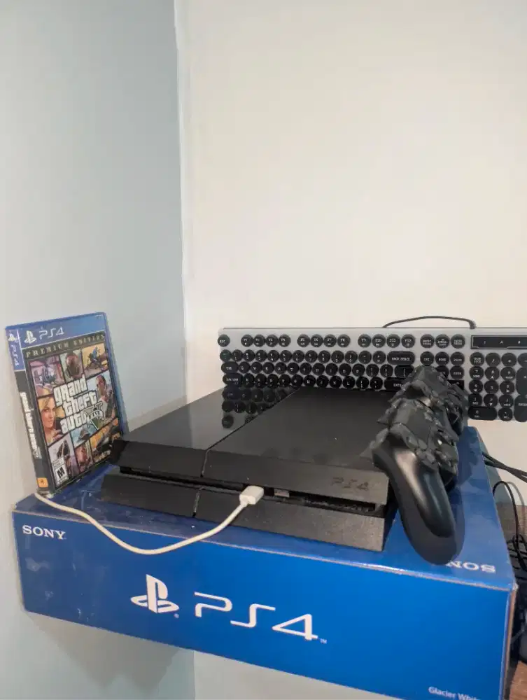 Di jual ps 4 fat 500gb