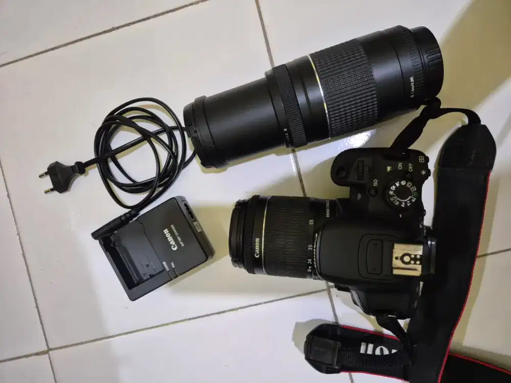 Kamera Canon EOS 700D & Lensa EF 75- 300mm f/4-5.6