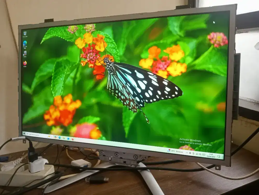 PC All in One LENOVO, Core i5 gen 6, Layar 23, SSD 256 gb, Ram 8 gb