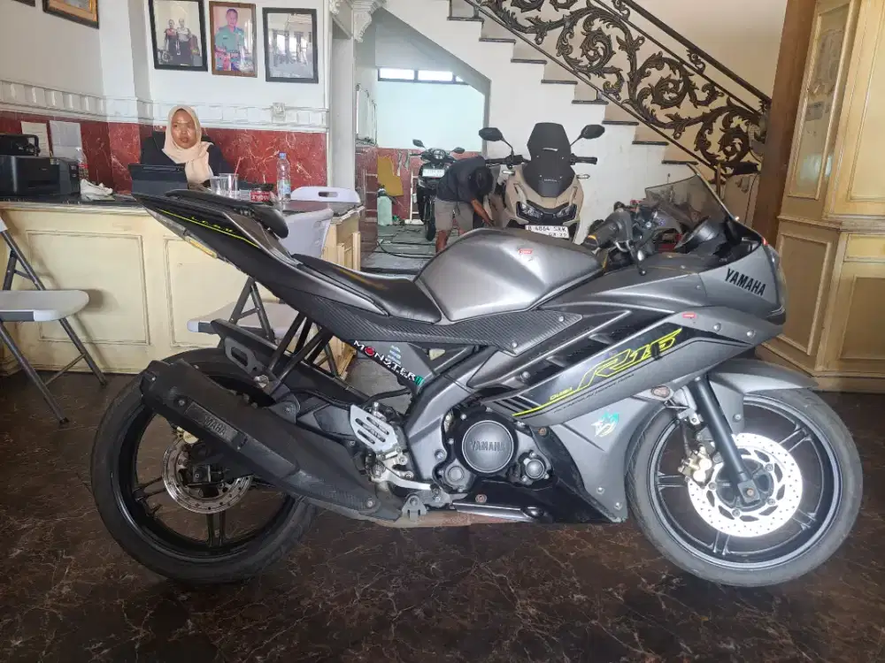 DIJUAL CEPAT YAMAHA R15 V2 TAHUN 2017 MOTOR RAWATAN MINUS STNK HILANG