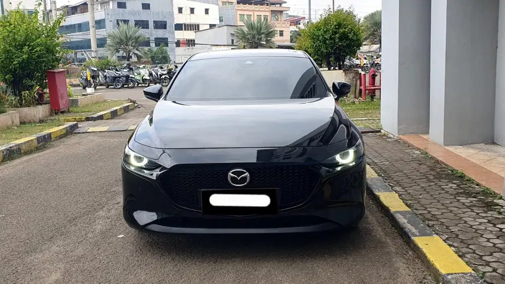 Km32rb mazda 3 hatchback skyactive 2020 hitam