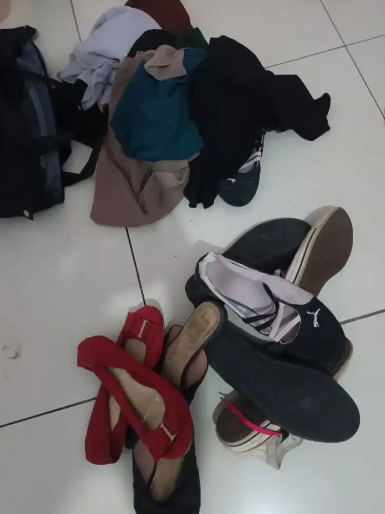 Sepatu bekas ready