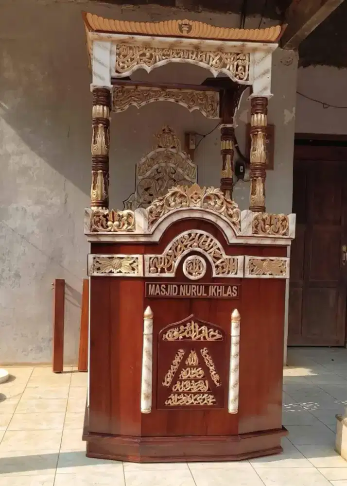 Mimbar masjid kubah