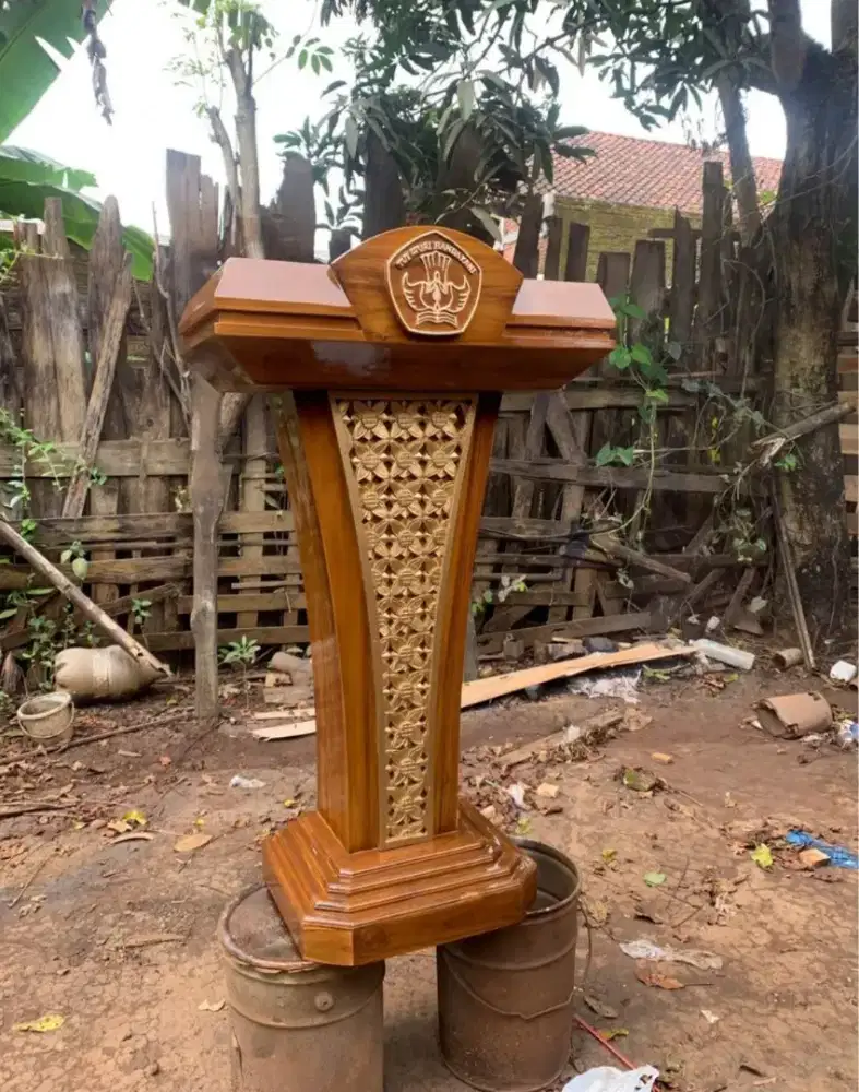 Mimbar minimalis podium