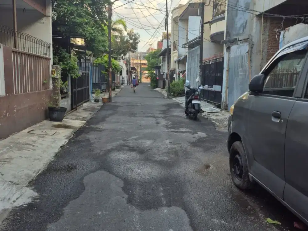 Rumah Strategis Di Tanjung Duren Jakarta Barat 2 Lantai Full Ada AC SHM