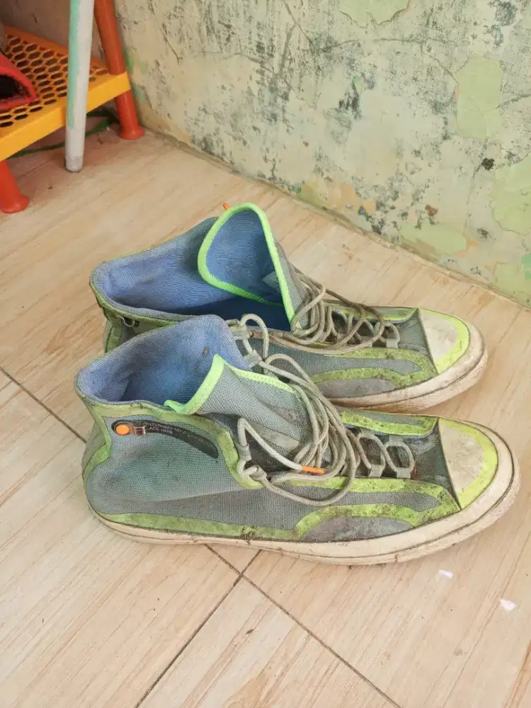 Converse limited size 44