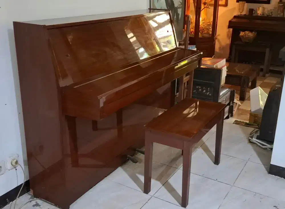 Piano Yamaha tipe LU 101 kondisi bagus