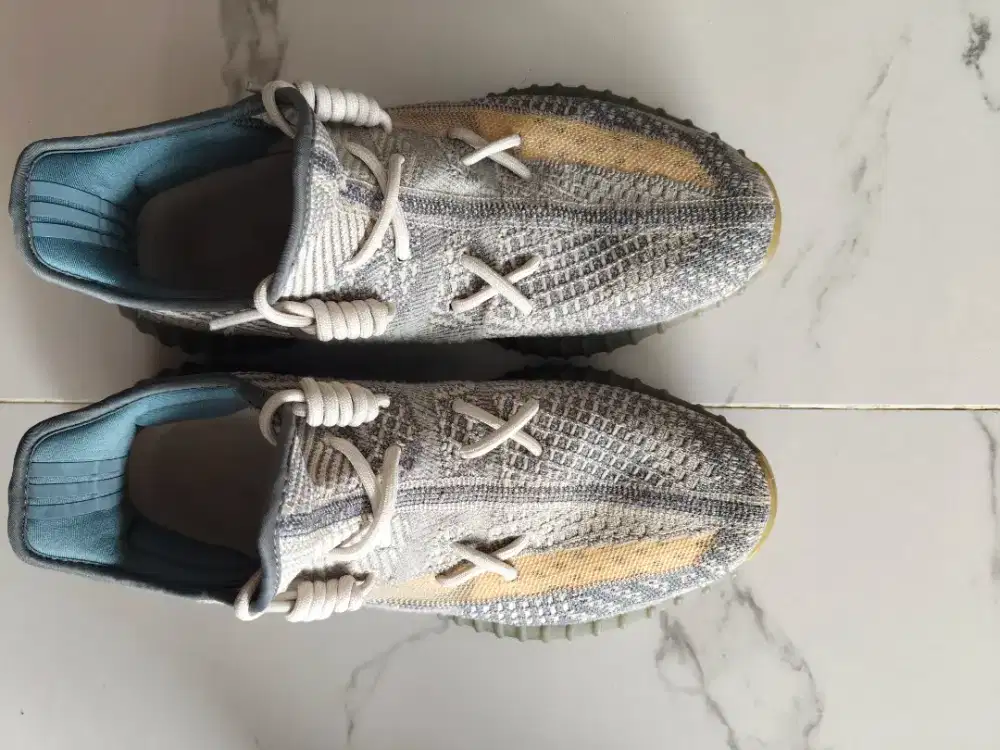 Sepatu Running Adidas