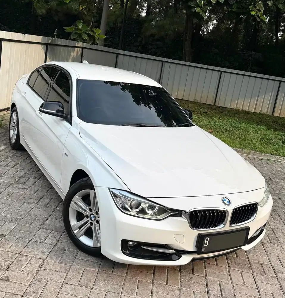 ( LOW KM!! ) BMW 320i Sport Line F30 2014 ( Istimewa ) Full Standart