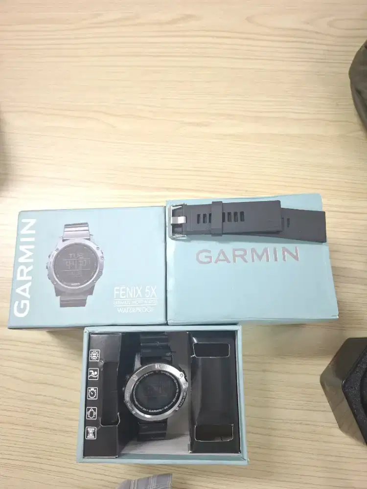Jam Garmin digital
