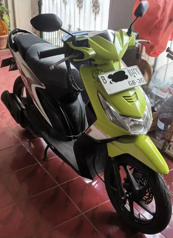 Honda Beat Karbu warna Hijau Putih tahun 2012