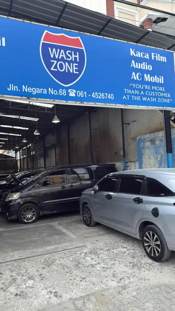 Tukang cuci mobil , driver dan tukang lap