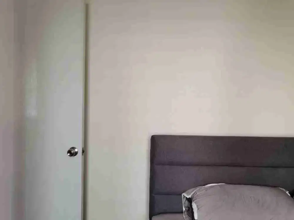 Sewa Apartemen Semi Furnished Free IPL Harga pertahun View Perkotaan Dekat Mall