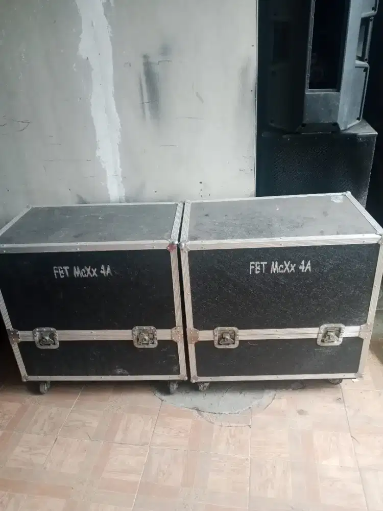 hardcase speaker aktif 12inc bahan tebal dan sudah ada roda