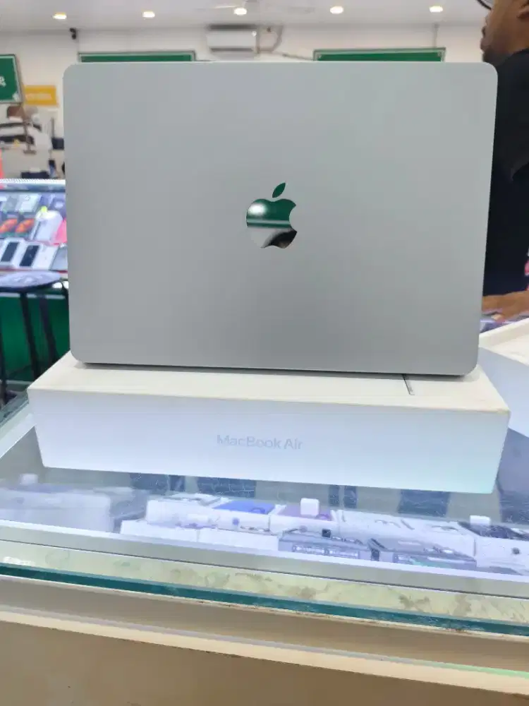 Macbook air m2 8/256 ibox