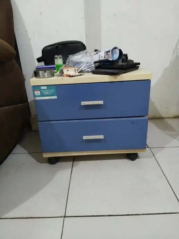 Dijual meja lemari kecil