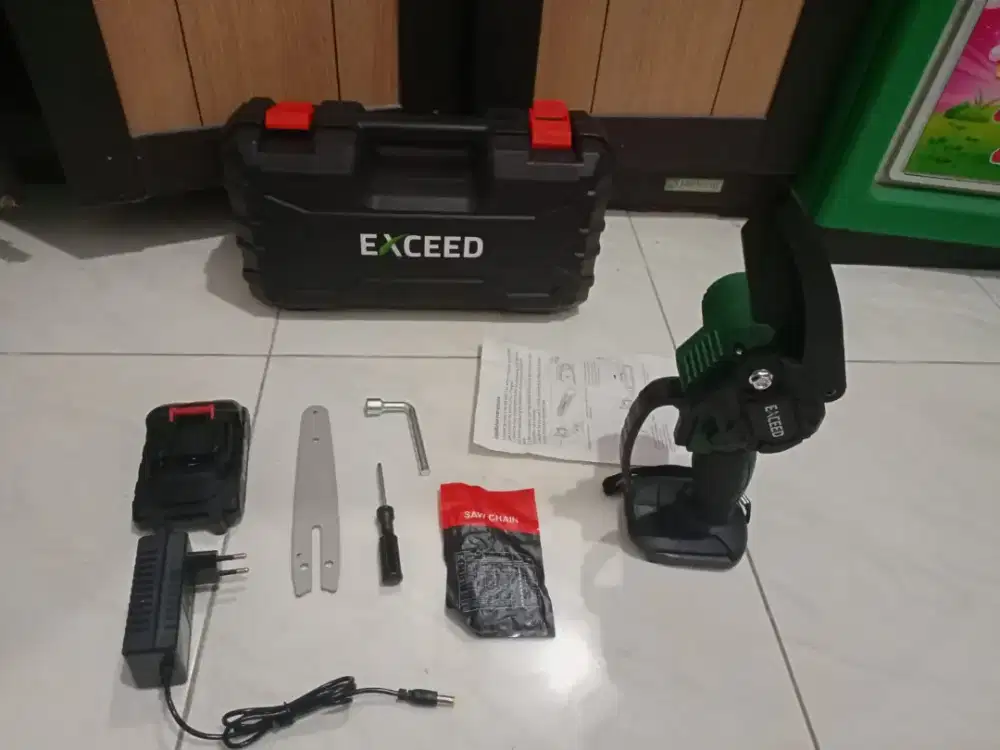 mesin chainsaw cordless batre merk exceed kondisi baru mantap aja