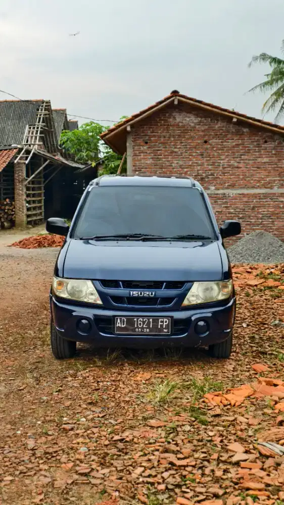 Isuzu Panther LV 2005 Istimewa