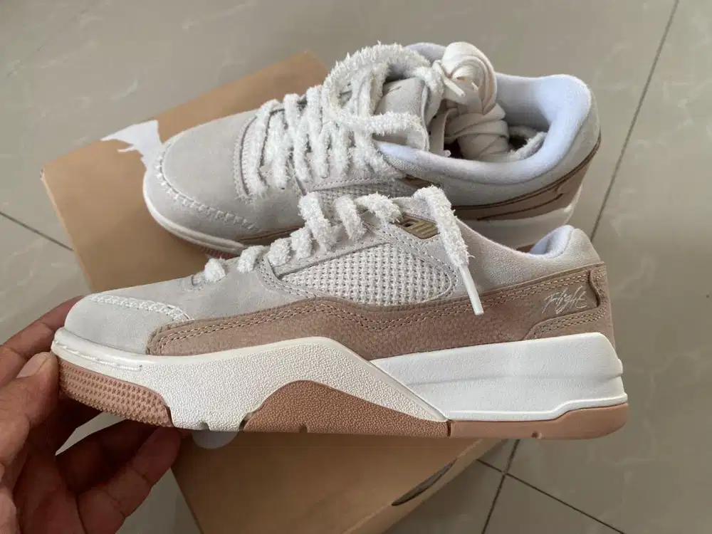 Dijual sneaker wanita Jordan Flight Court Se
