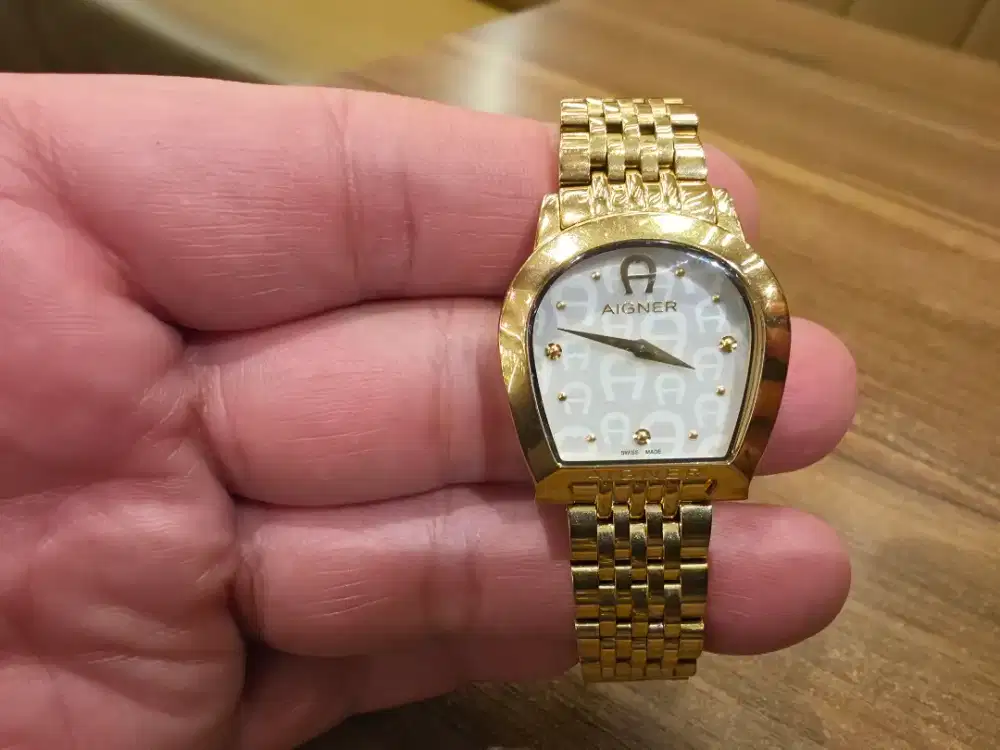 Jam Tangan Wanita AIGNER Swiss Gold Plated
