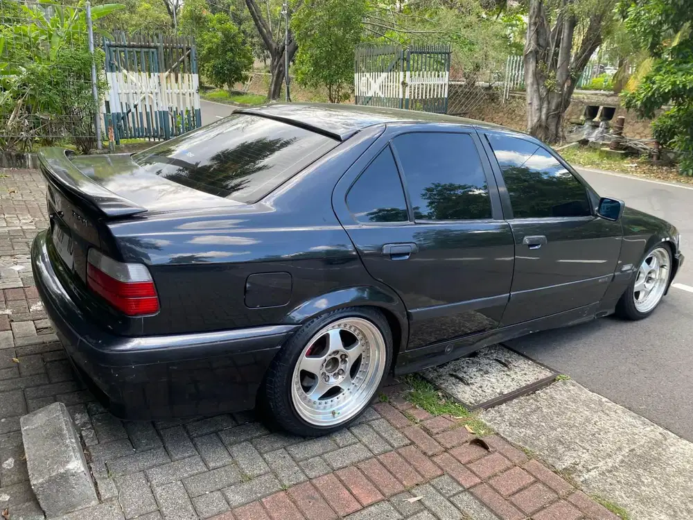 BMW 320i 1994 Bensin