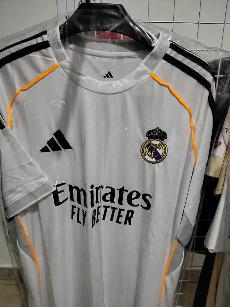 Jersey bola club hemat