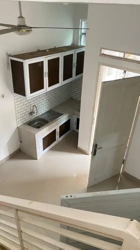 Rumah kontrakan 2 tingkat