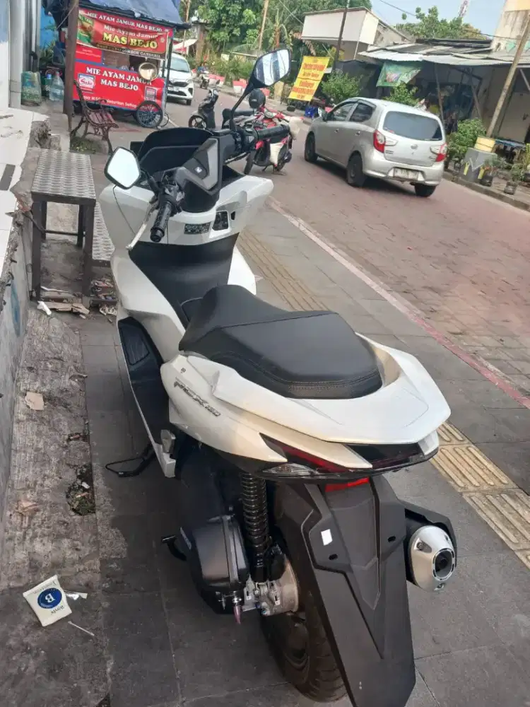 PCX tahun 2026 warna putih