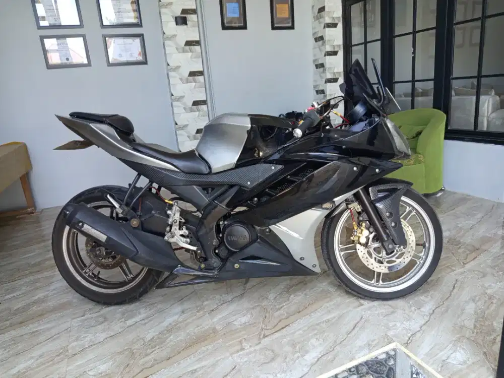 Yamaha R15 V2 2015