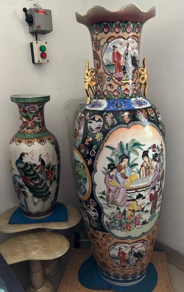 Guci Porselen Jumbo Lukis Tangan 123 cm + 62 cm – Chinese Art Vase Set