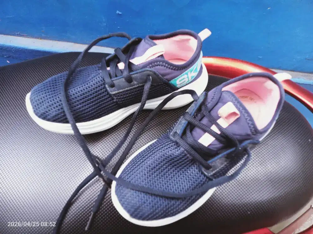 Sepatu Skechers anak usia TK