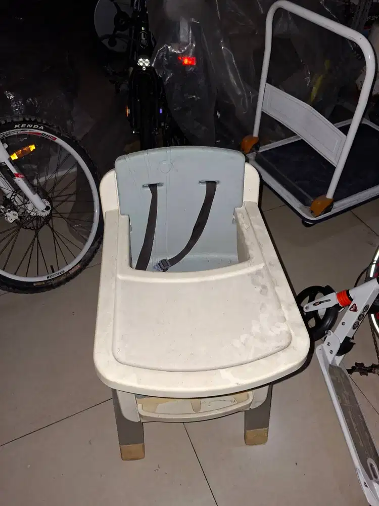 Kursi makan anak bayi merk Nuna