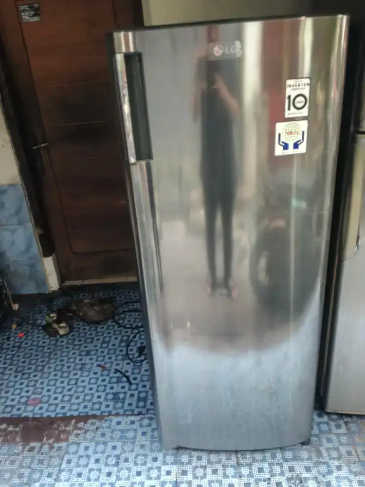 Freezer 6 Rak merk LG model baru Normal