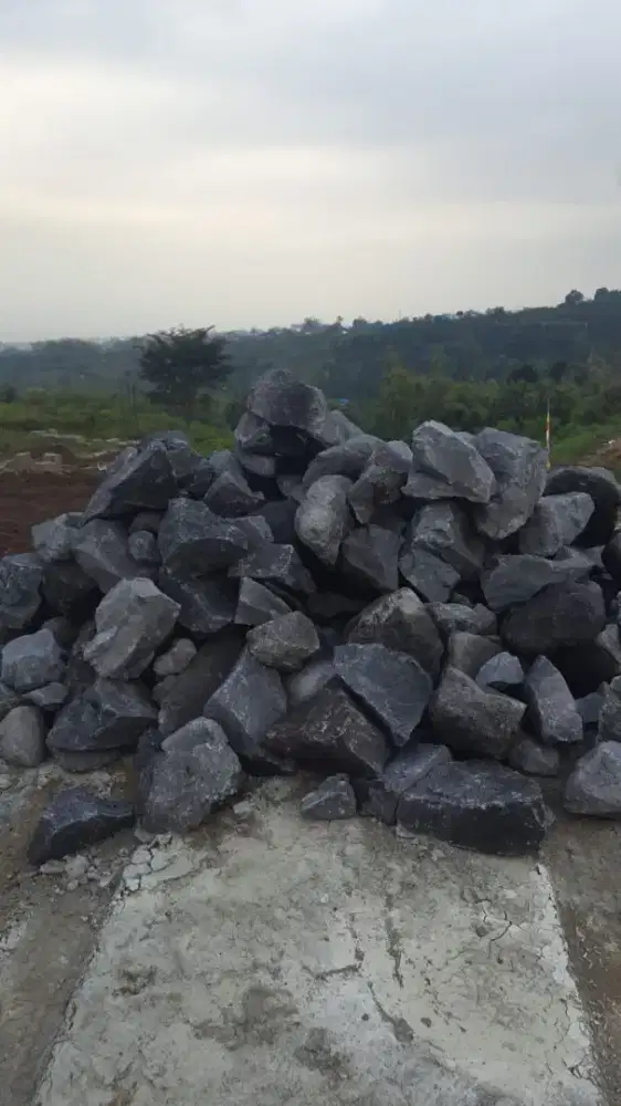 Lagi Butuh Material Buat Pondasi Proyek? Batu Belah Solusinya!
