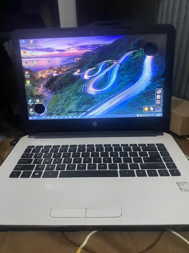 Kaptop HP + Charger (JUAL SEADANYA) NEGO