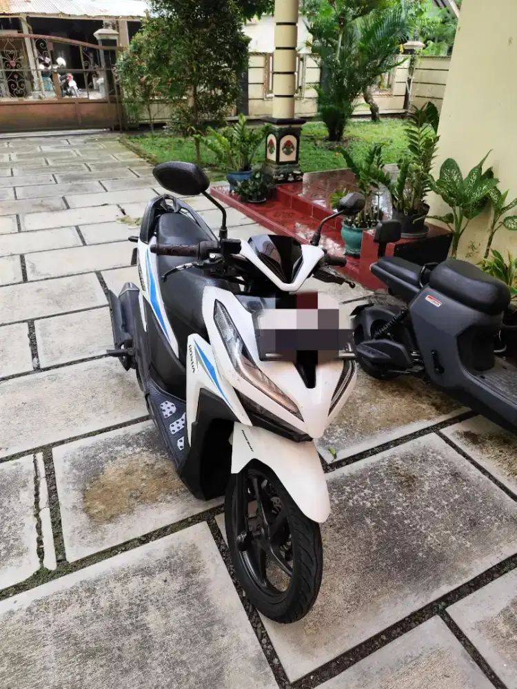 Honda Vario Putih Biru 125cc Tahun 2018