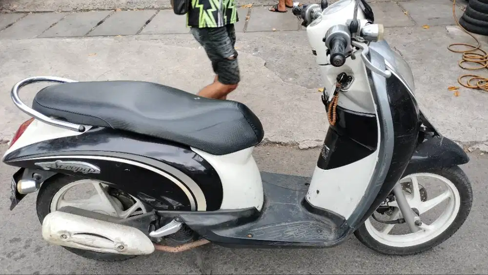Bismillah di jual scoopy tahun 2010 ss komplit