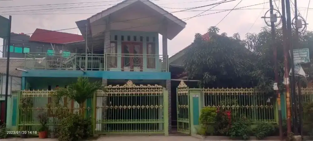 Di jual rumah berikut Kos2an tempat strategis ramai jalan besar